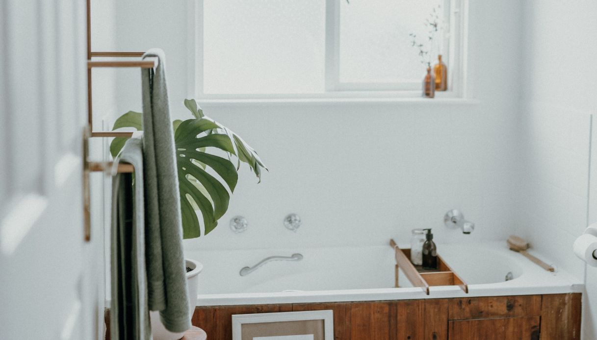 Cosa scegliere per decorare le finestre del tuo bagno?